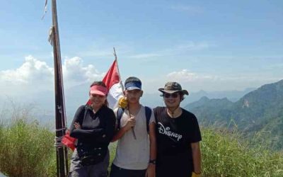 Hiking Gunung Batu Jonggol: Petualangan Singkat dengan Panorama Memukau